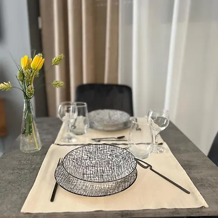 Oasis In With 500 Mbps Internet Appartement