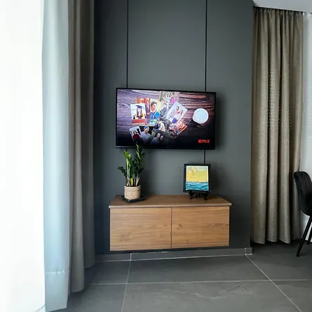 Oasis In With 500 Mbps Internet Apartment *
